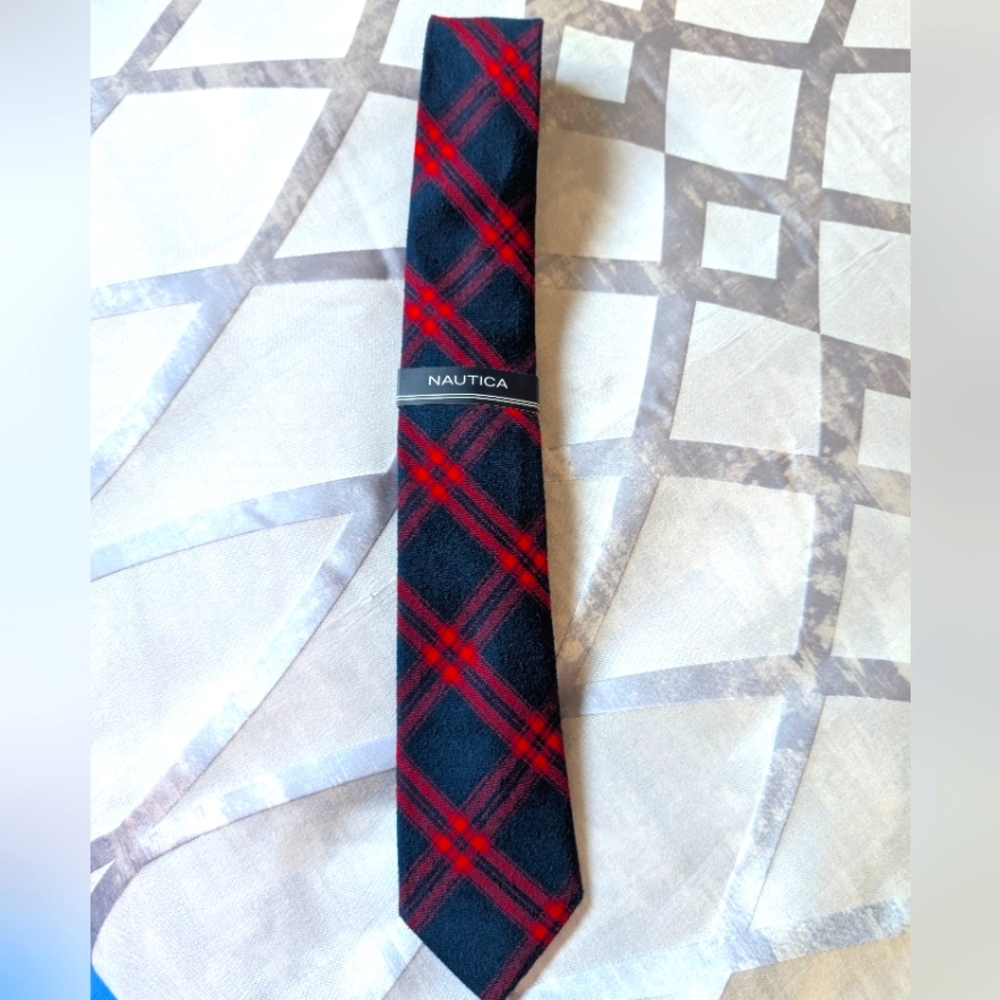 Nautica Men's Classic Navy Blue and Red Checkered Tie